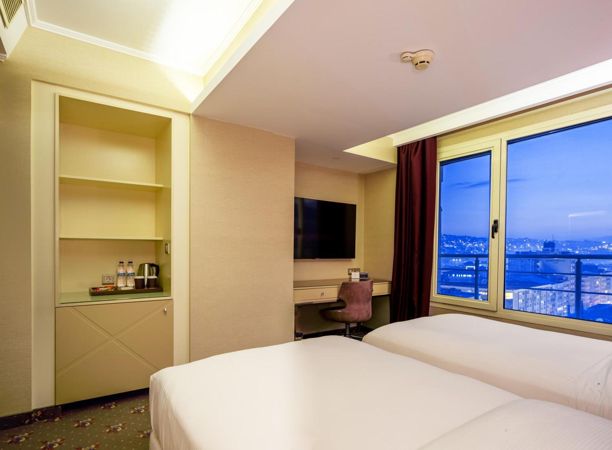 מלון Doubletree By Hilton Izmir - Alsancak מראה חיצוני תמונה