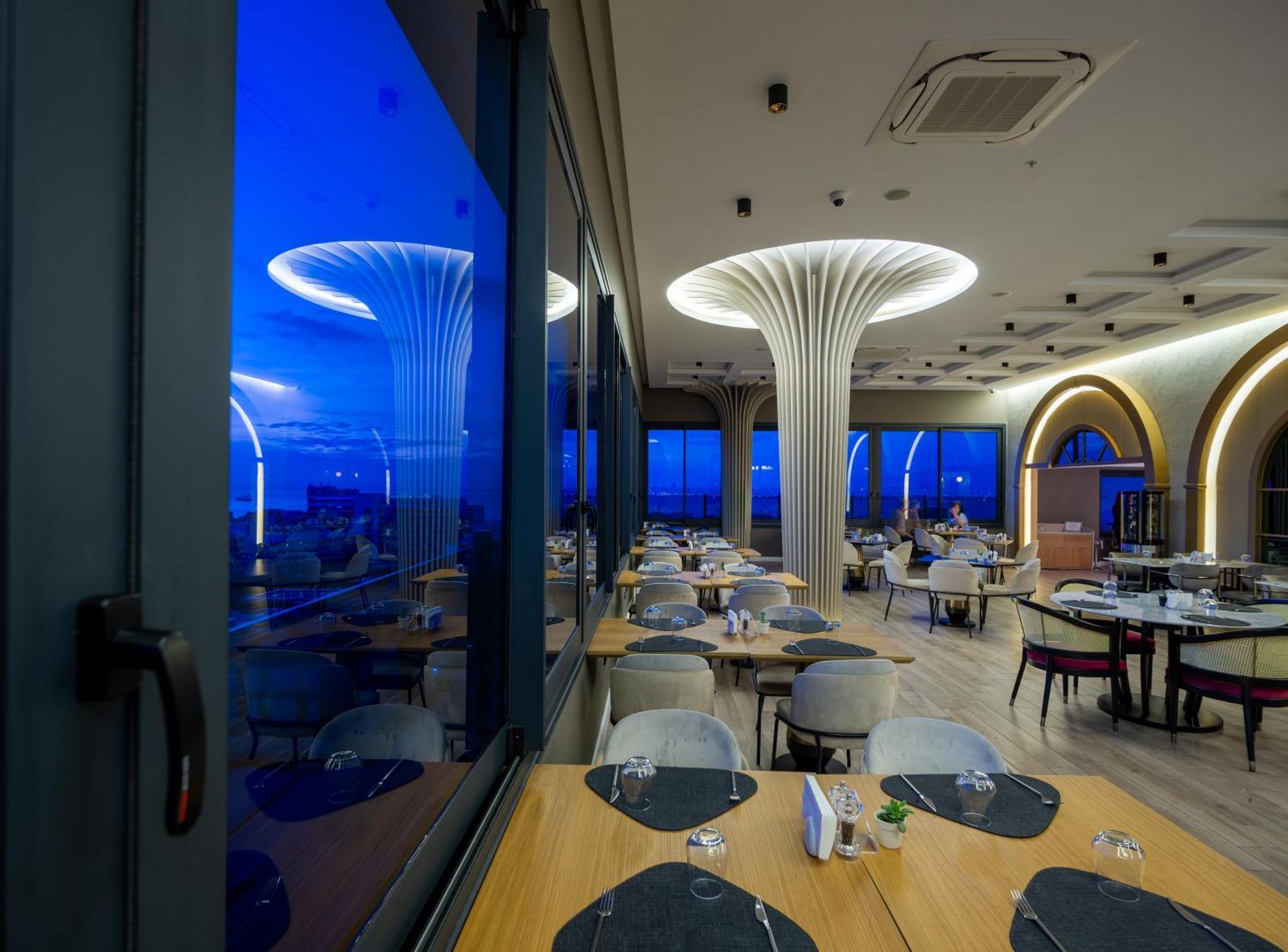 מלון Doubletree By Hilton Izmir - Alsancak מראה חיצוני תמונה