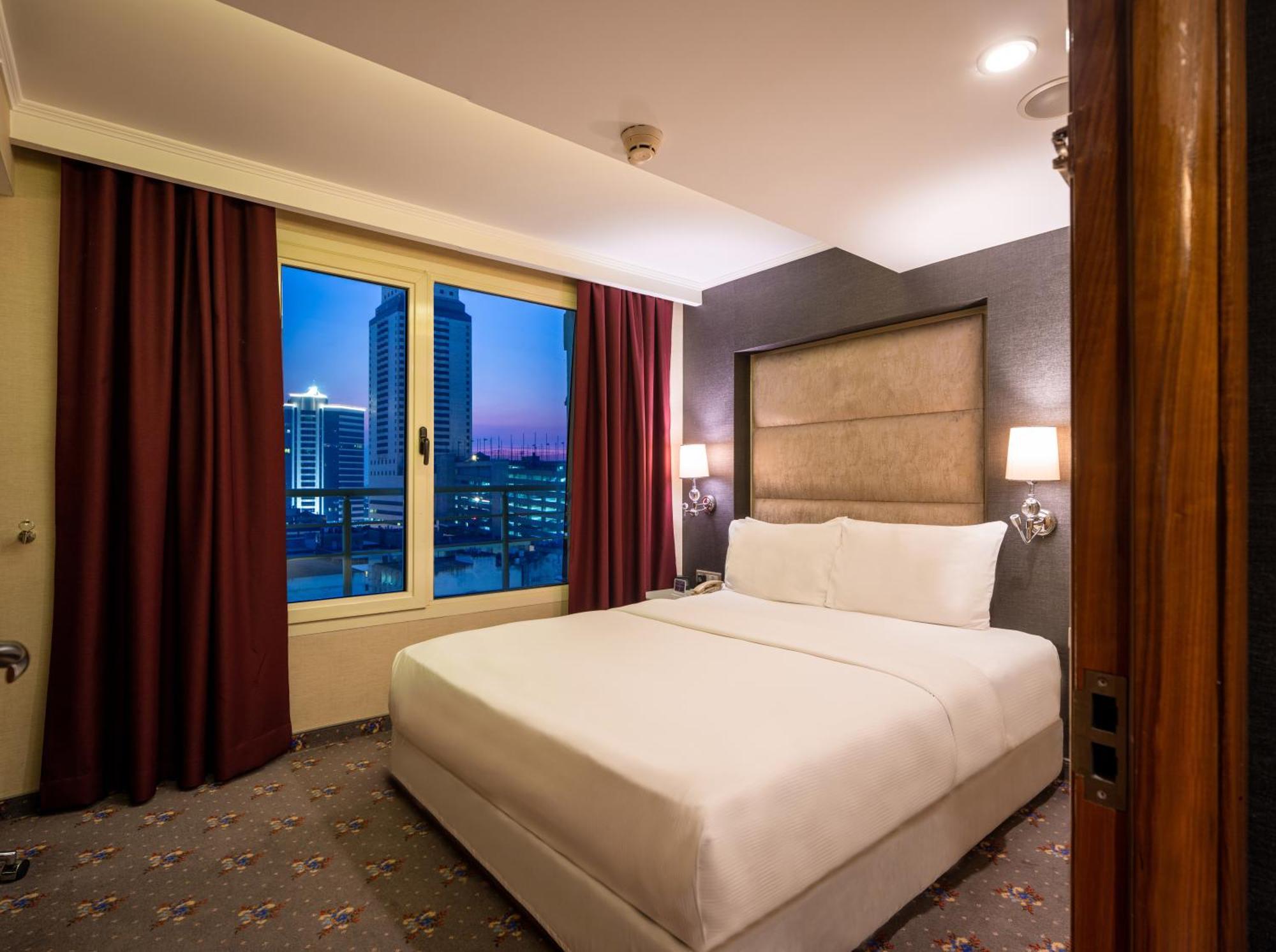 מלון Doubletree By Hilton Izmir - Alsancak מראה חיצוני תמונה