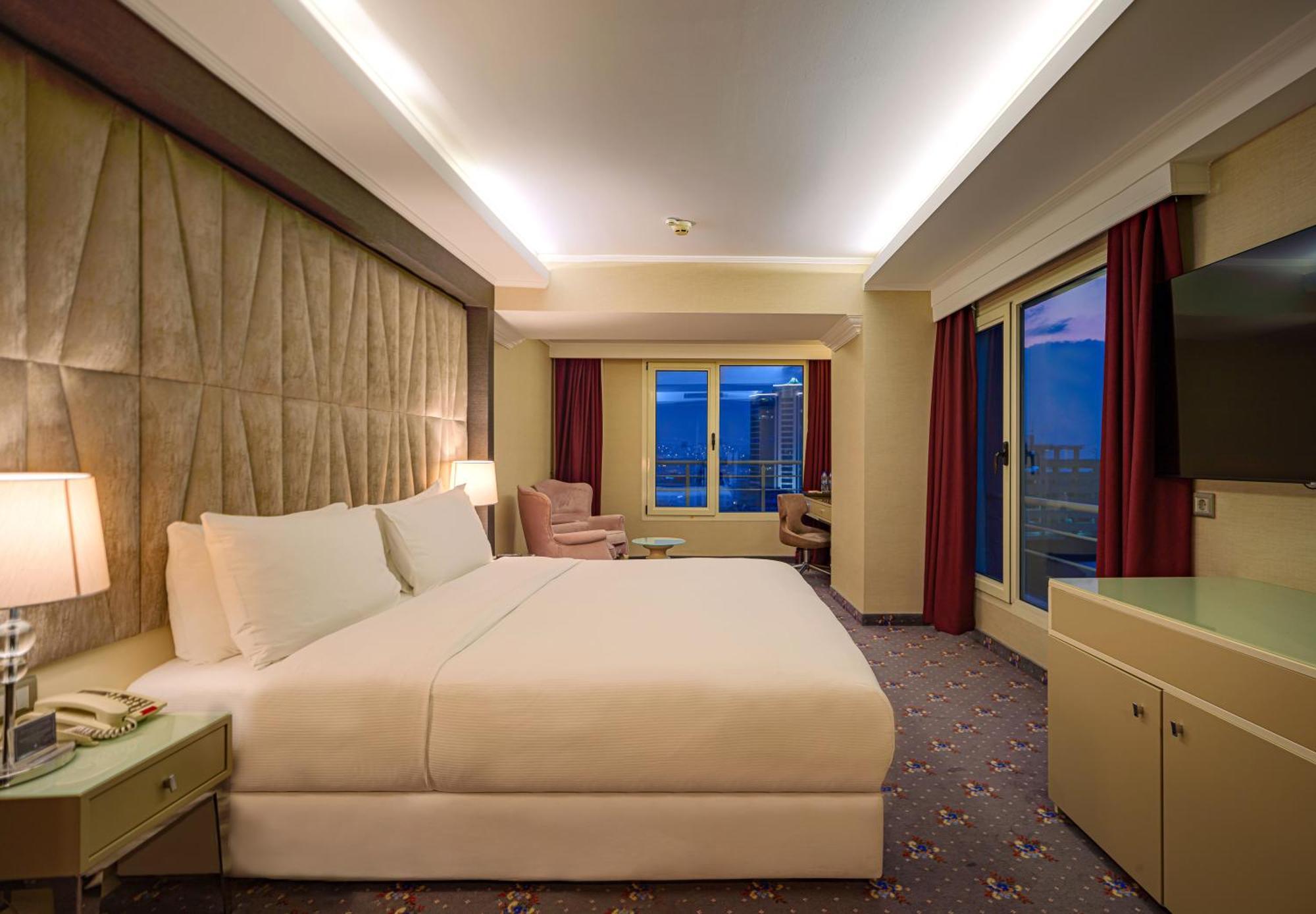 מלון Doubletree By Hilton Izmir - Alsancak מראה חיצוני תמונה