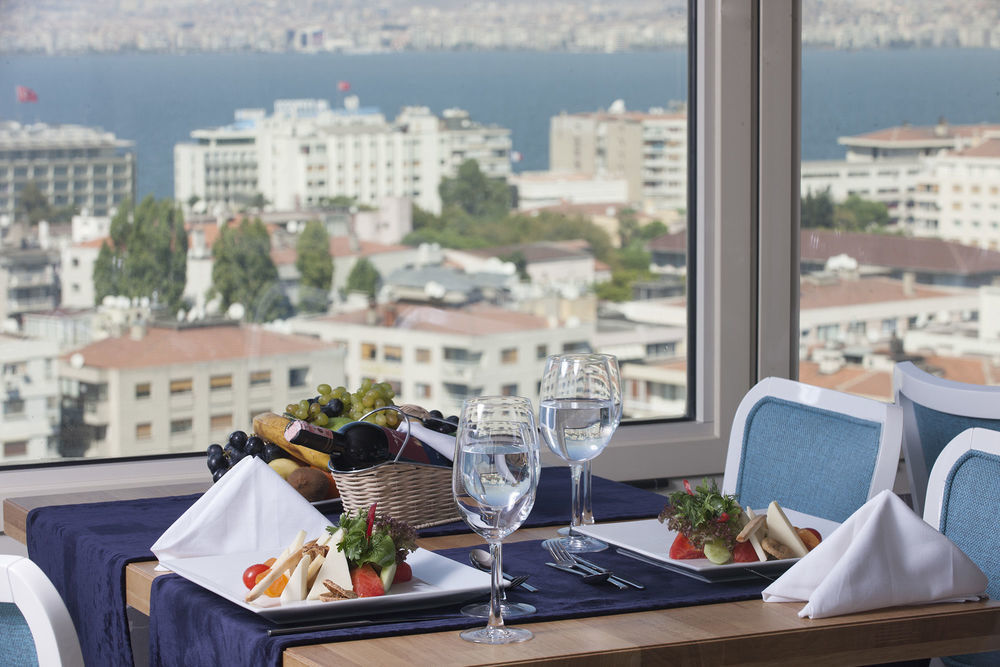 מלון Doubletree By Hilton Izmir - Alsancak מראה חיצוני תמונה