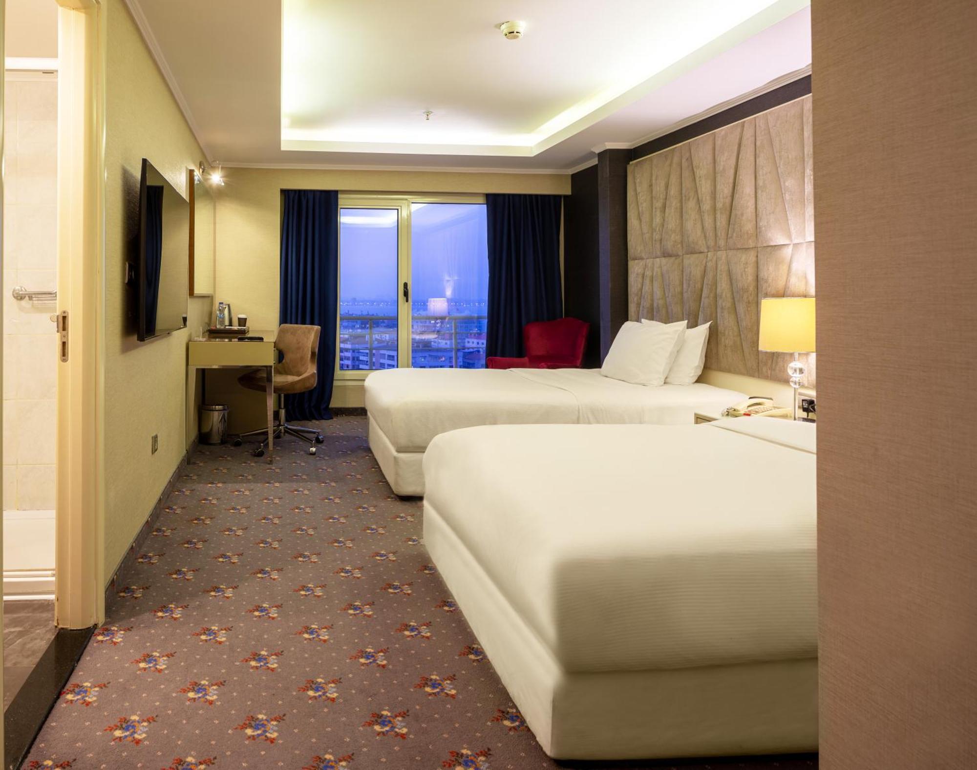 מלון Doubletree By Hilton Izmir - Alsancak מראה חיצוני תמונה