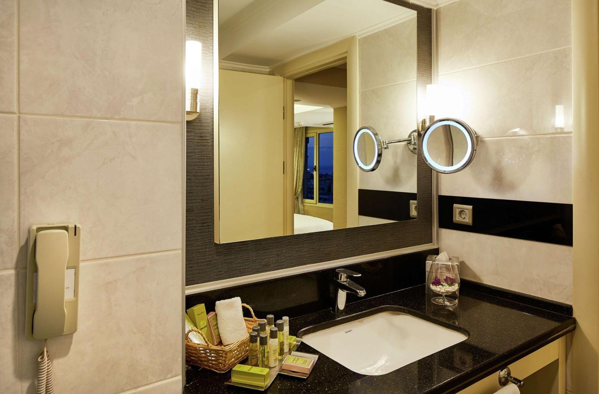 מלון Doubletree By Hilton Izmir - Alsancak מראה חיצוני תמונה
