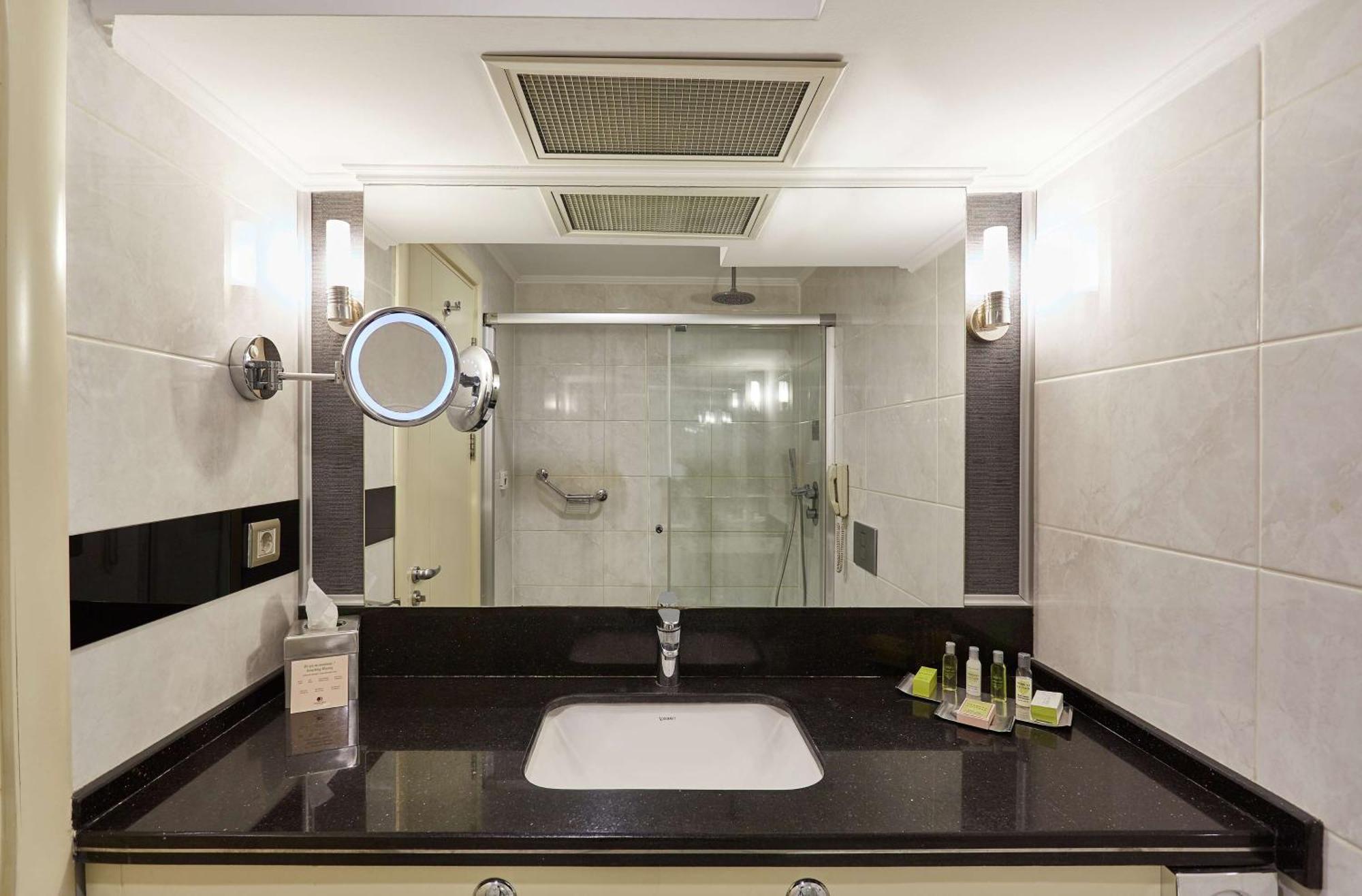 מלון Doubletree By Hilton Izmir - Alsancak מראה חיצוני תמונה