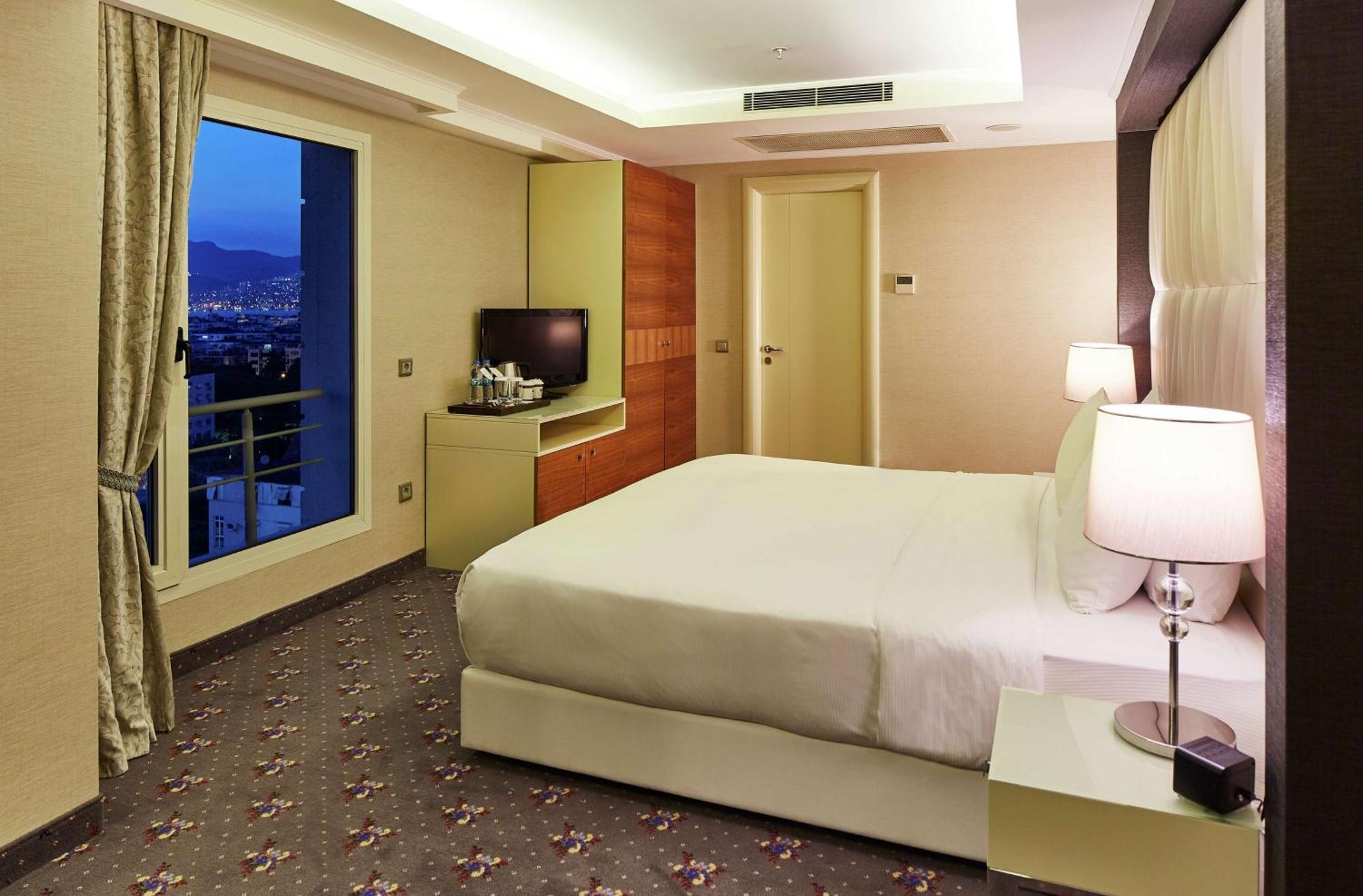 מלון Doubletree By Hilton Izmir - Alsancak מראה חיצוני תמונה