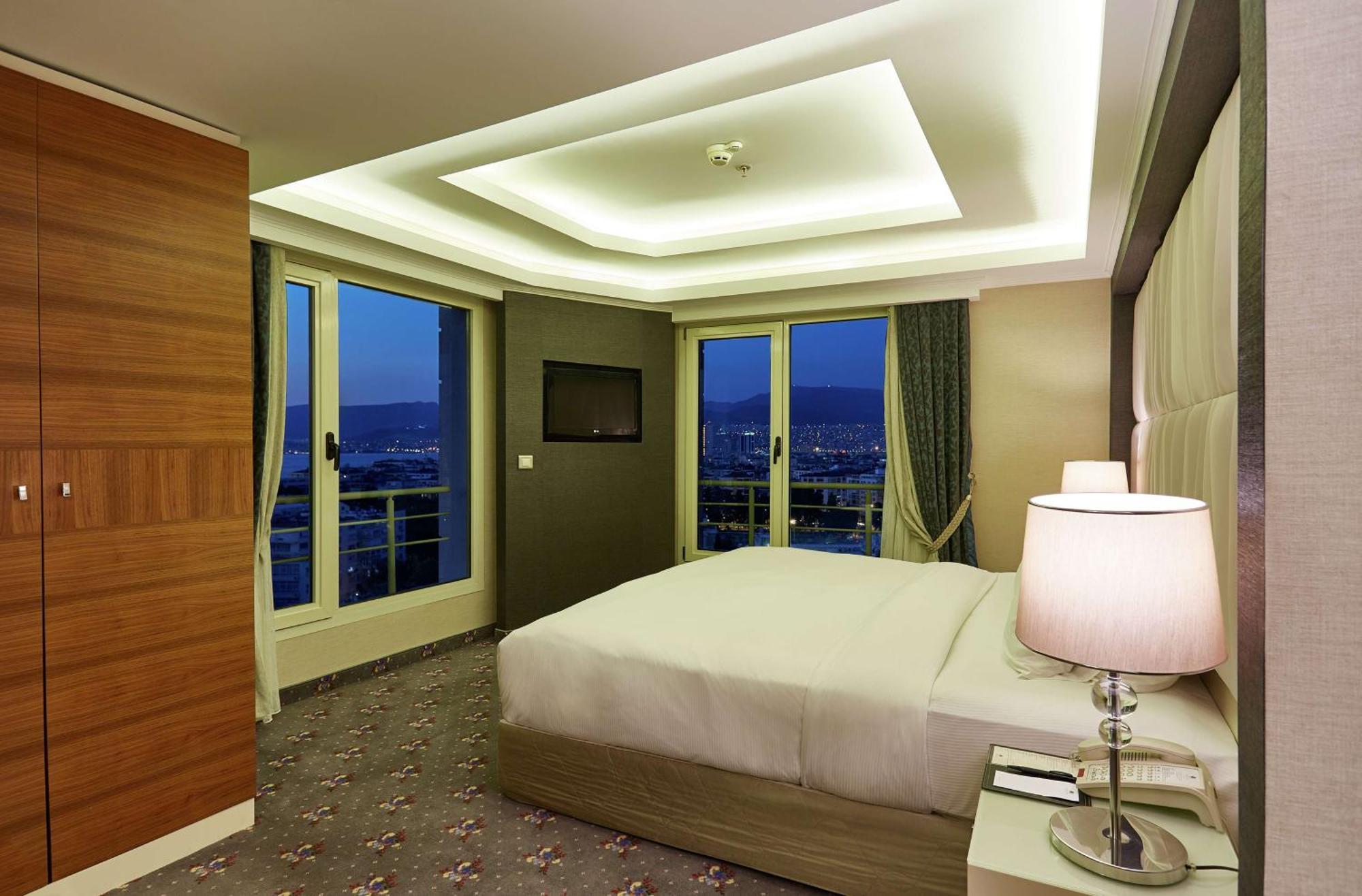 מלון Doubletree By Hilton Izmir - Alsancak מראה חיצוני תמונה