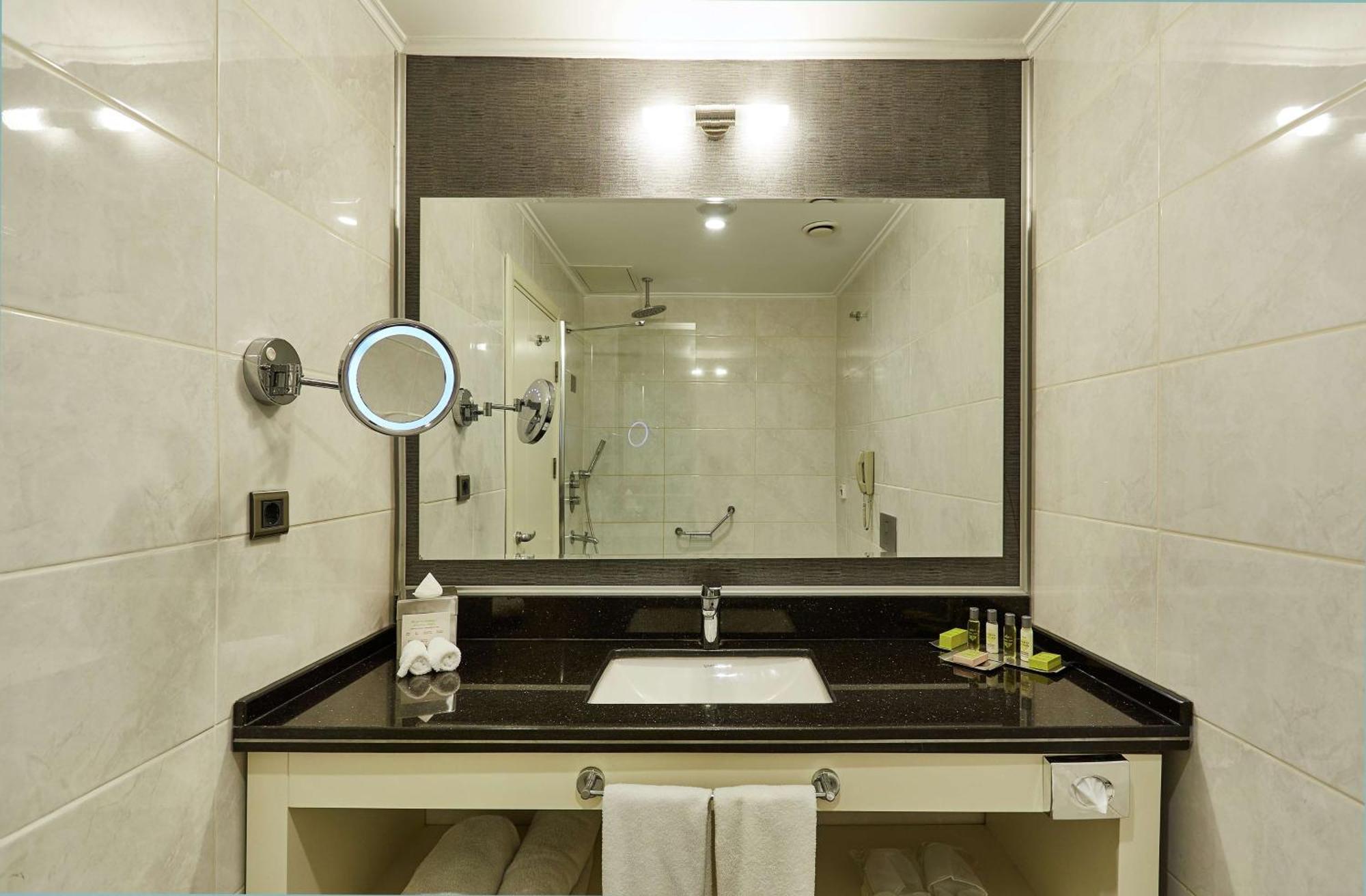 מלון Doubletree By Hilton Izmir - Alsancak מראה חיצוני תמונה