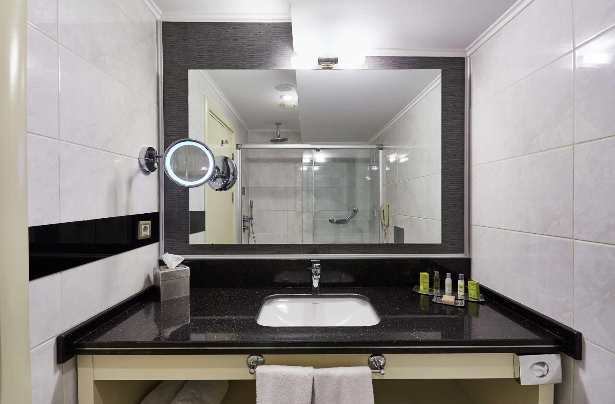 מלון Doubletree By Hilton Izmir - Alsancak מראה חיצוני תמונה