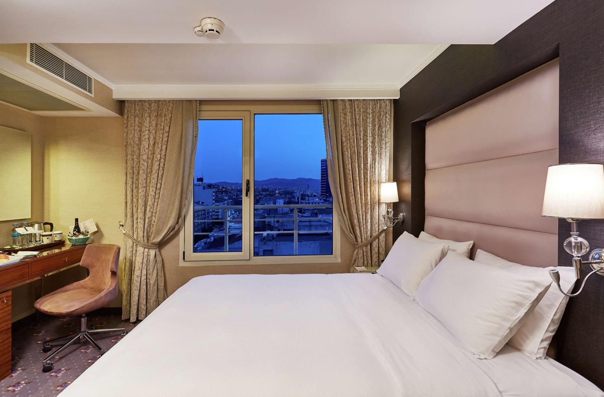 מלון Doubletree By Hilton Izmir - Alsancak מראה חיצוני תמונה